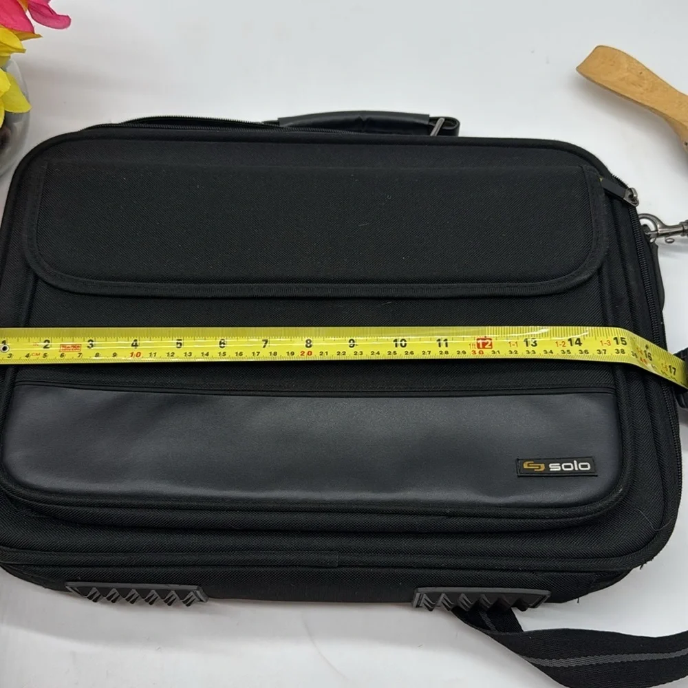 Solo Black Leather Laptop Bag TOT7506B
